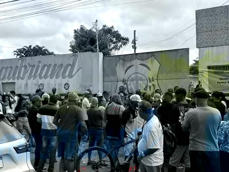 Eleitor enfrentou transtornos com longo tempo de espera em filas; muitos desistiram de votar