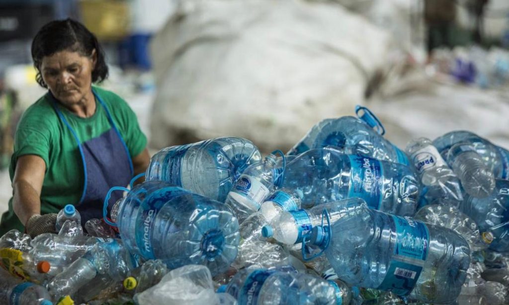 Programa para valorização dos catadores de materiais recicláveis em Feira de Santana